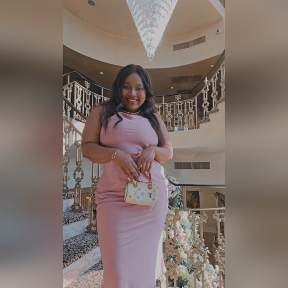 @Luxalldayllc is 🥵live boujees Sharing 🔥🔥🔥 Super Luxurious Handbags and More - Picture 11 of 17